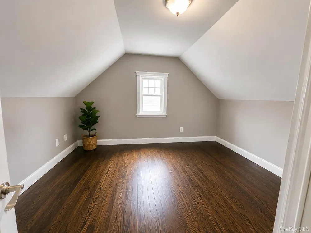 541 Indiana Avenue Lindenhurst, NY 11757