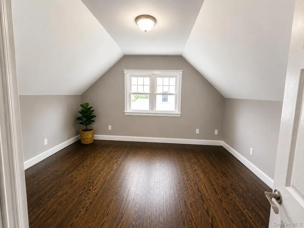 541 Indiana Avenue Lindenhurst, NY 11757