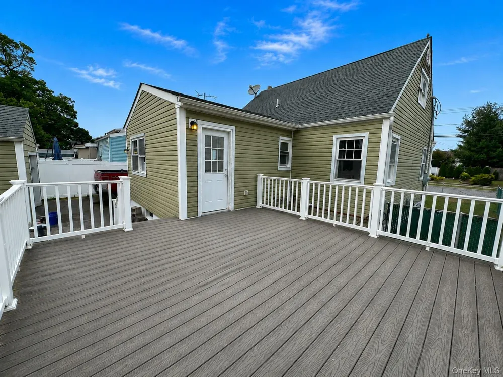 541 Indiana Avenue Lindenhurst, NY 11757