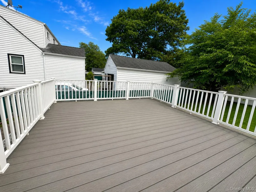 541 Indiana Avenue Lindenhurst, NY 11757