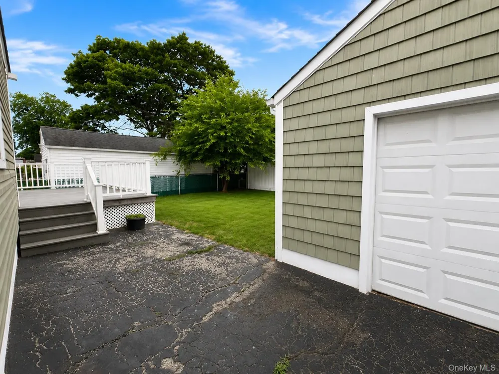 541 Indiana Avenue Lindenhurst, NY 11757