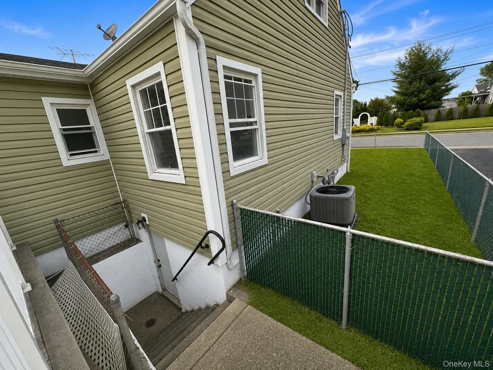 541 Indiana Avenue Lindenhurst, NY 11757