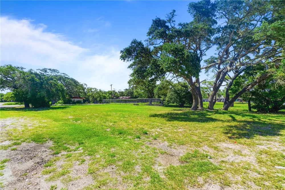 2220 Hwy 35 Rockport, TX 78382