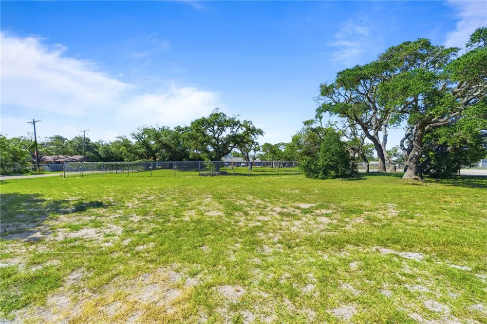 2220 Hwy 35 Rockport, TX 78382