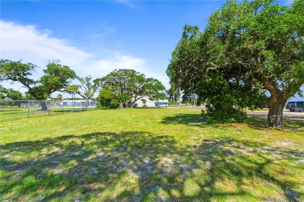 2220 Hwy 35 Rockport, TX 78382