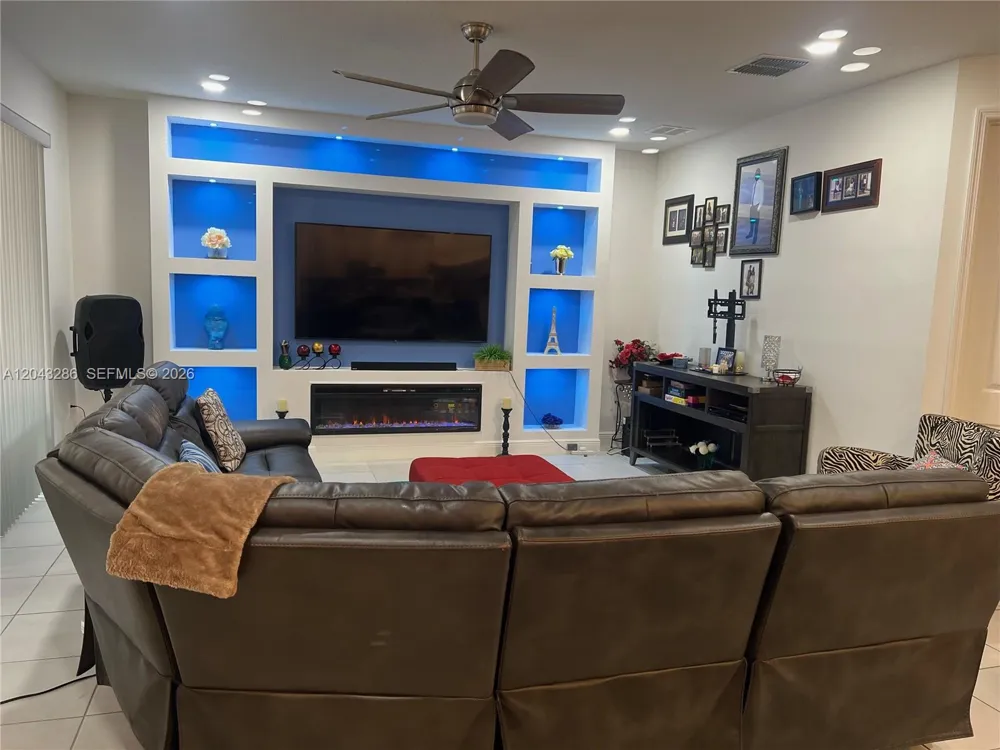 3855 Carrick Bend Dr Kissimmee, FL 34746