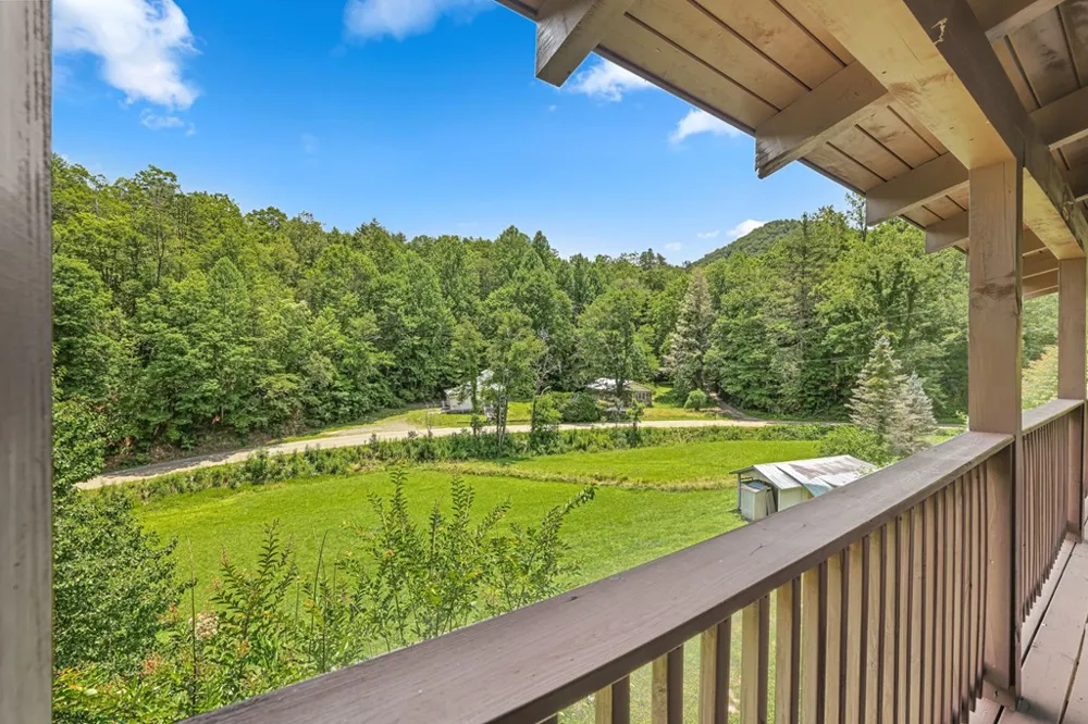 Round Hill Road Bryson City, NC 28713