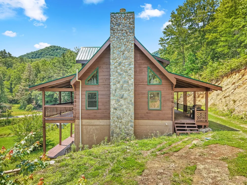 Round Hill Road Bryson City, NC 28713