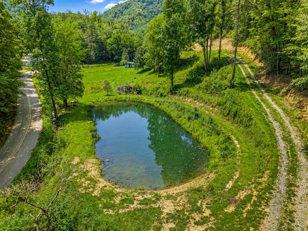 Round Hill Road Bryson City, NC 28713