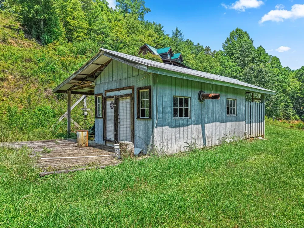 Round Hill Road Bryson City, NC 28713