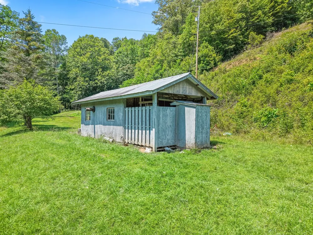 Round Hill Road Bryson City, NC 28713