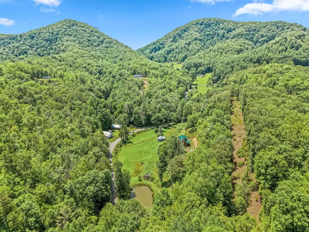 Round Hill Road Bryson City, NC 28713