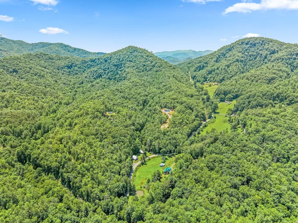 Round Hill Road Bryson City, NC 28713