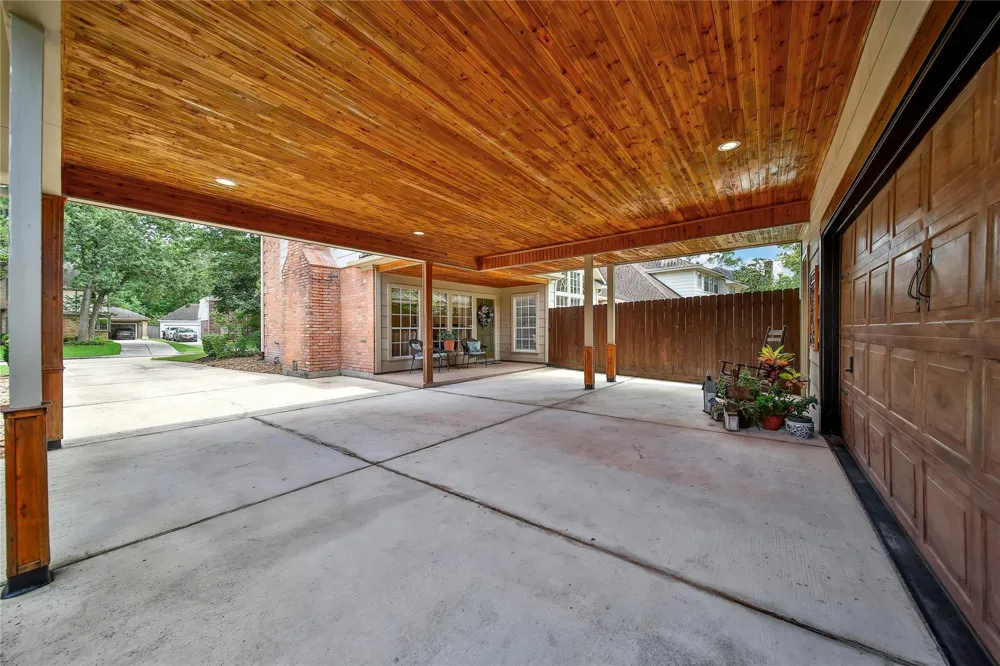 1702 Seven Maples Drive Kingwood, TX 77345