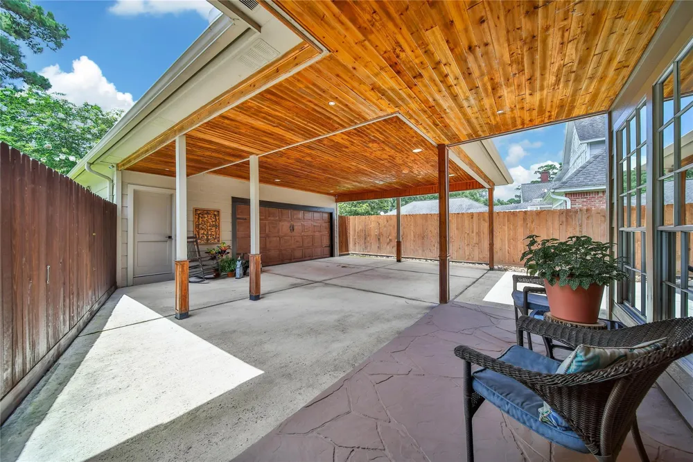 1702 Seven Maples Drive Kingwood, TX 77345