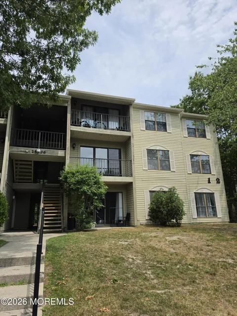 26 Colonial Court