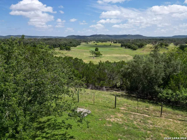 13132 STATE HIGHWAY 16 N Medina, TX 78055