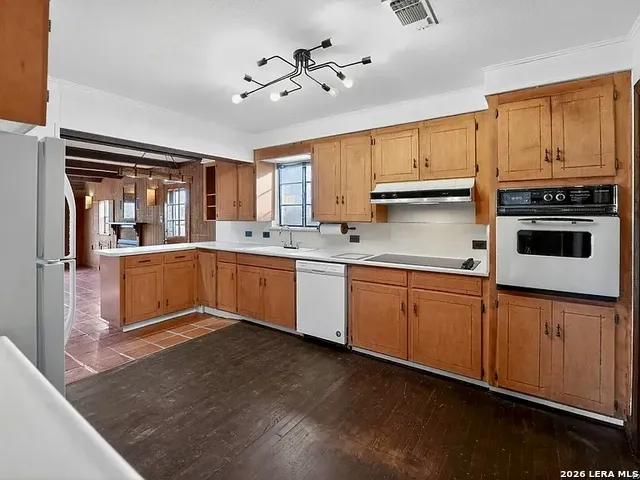 13132 STATE HIGHWAY 16 N Medina, TX 78055