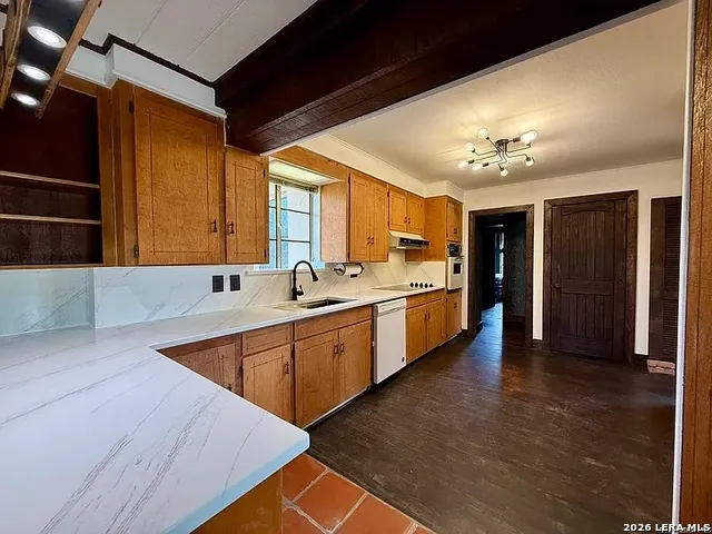 13132 STATE HIGHWAY 16 N Medina, TX 78055
