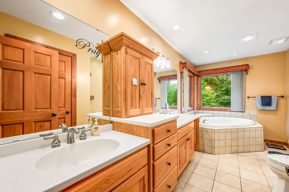 10810 Ingersoll Drive Howard City, MI 49329