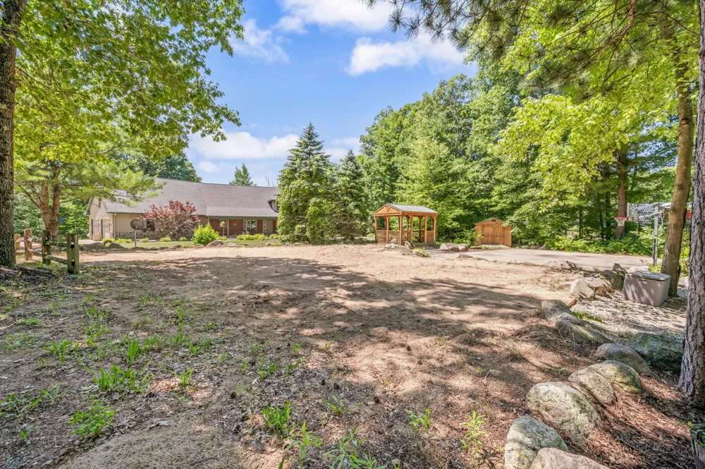 10810 Ingersoll Drive Howard City, MI 49329