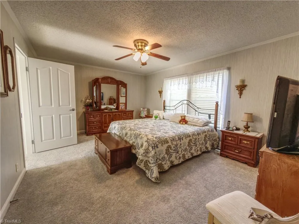 1075 Atkins Lane Pinnacle, NC 27043