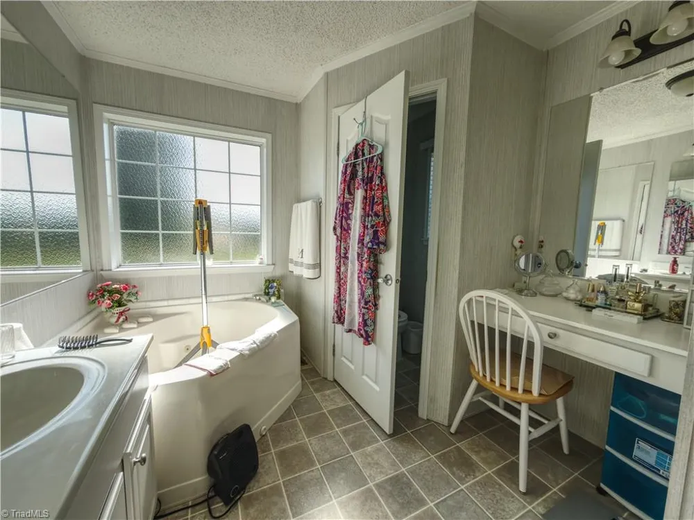 1075 Atkins Lane Pinnacle, NC 27043