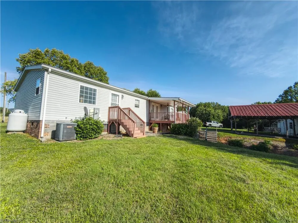 1075 Atkins Lane Pinnacle, NC 27043