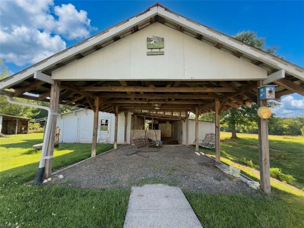 1075 Atkins Lane Pinnacle, NC 27043