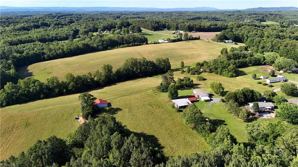 1075 Atkins Lane Pinnacle, NC 27043