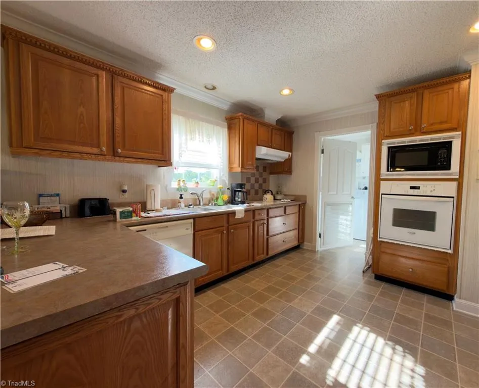 1075 Atkins Lane Pinnacle, NC 27043