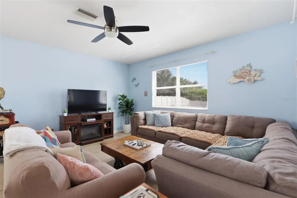 7902 CARRIAGE POINTE DR Gibsonton, FL 33534