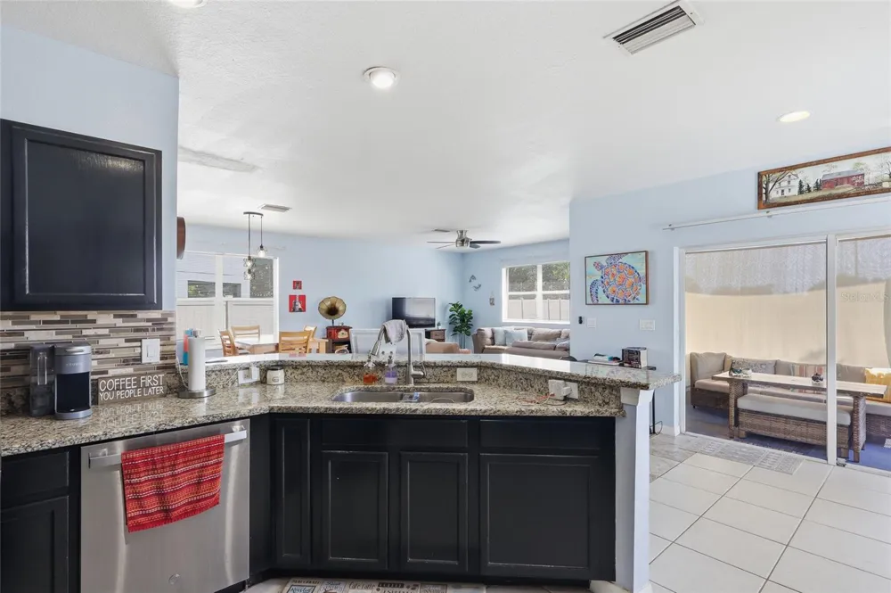 7902 CARRIAGE POINTE DR Gibsonton, FL 33534