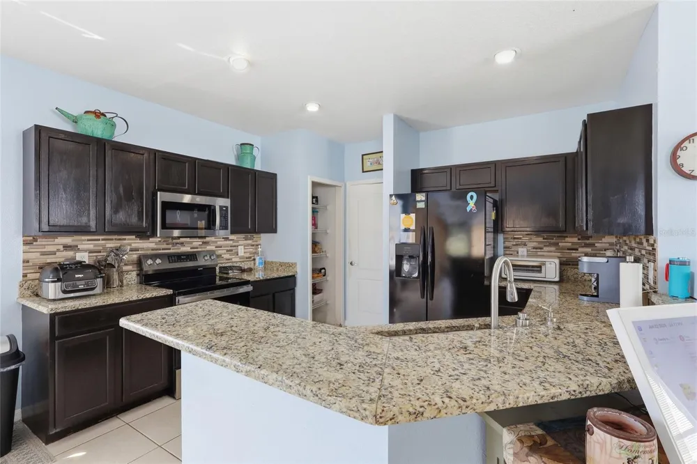 7902 CARRIAGE POINTE DR Gibsonton, FL 33534