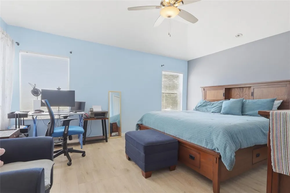 7902 CARRIAGE POINTE DR Gibsonton, FL 33534