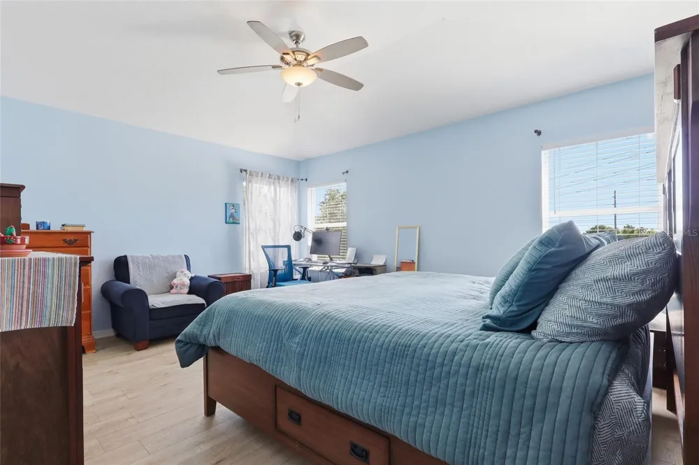 7902 CARRIAGE POINTE DR Gibsonton, FL 33534