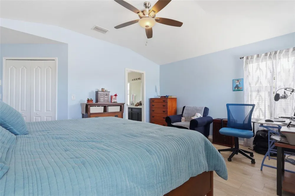 7902 CARRIAGE POINTE DR Gibsonton, FL 33534