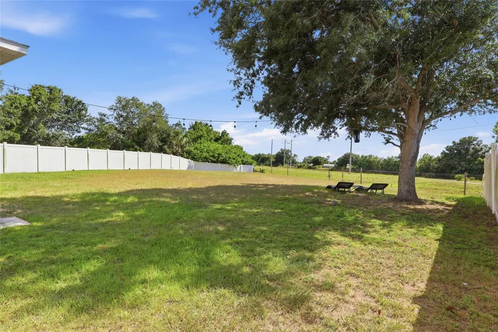 7902 CARRIAGE POINTE DR Gibsonton, FL 33534