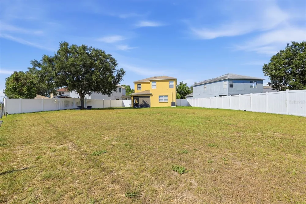7902 CARRIAGE POINTE DR Gibsonton, FL 33534
