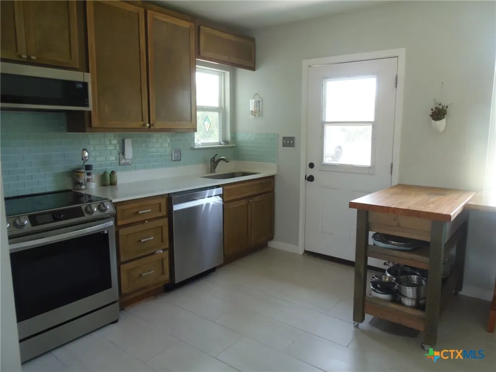 90 Romberg Road Dale, TX 78616
