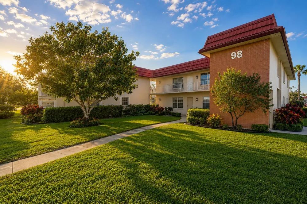 98 Spring Lake Drive #103 Vero Beach, FL 32962