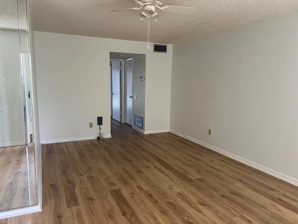 98 Spring Lake Drive #103 Vero Beach, FL 32962