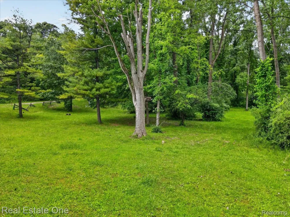 425 Courtney Road Addison Township, MI 48367