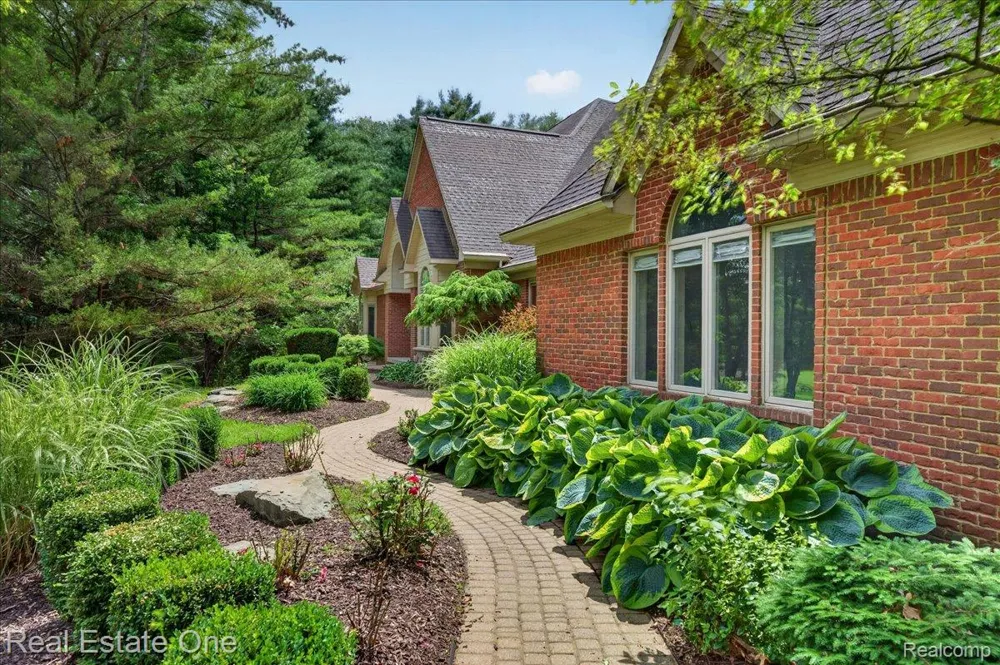 425 Courtney Road Addison Township, MI 48367