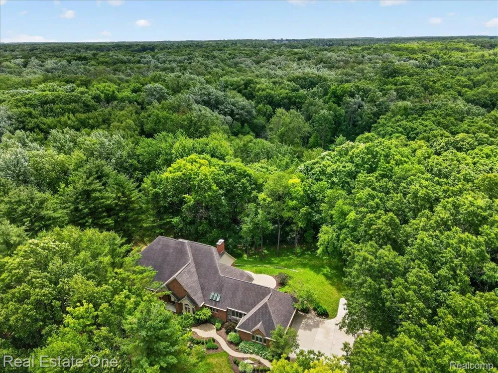 425 Courtney Road Addison Township, MI 48367
