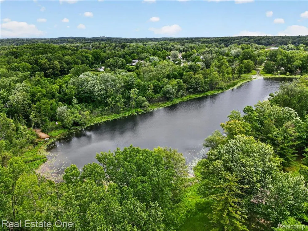 425 Courtney Road Addison Township, MI 48367