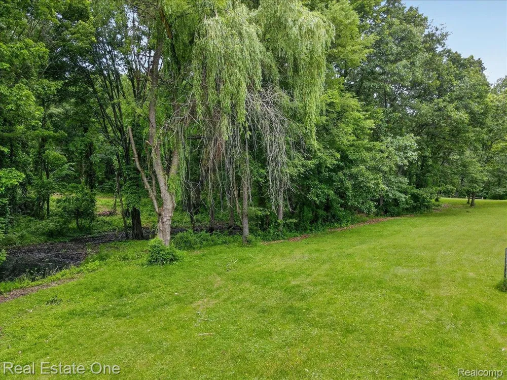 425 Courtney Road Addison Township, MI 48367
