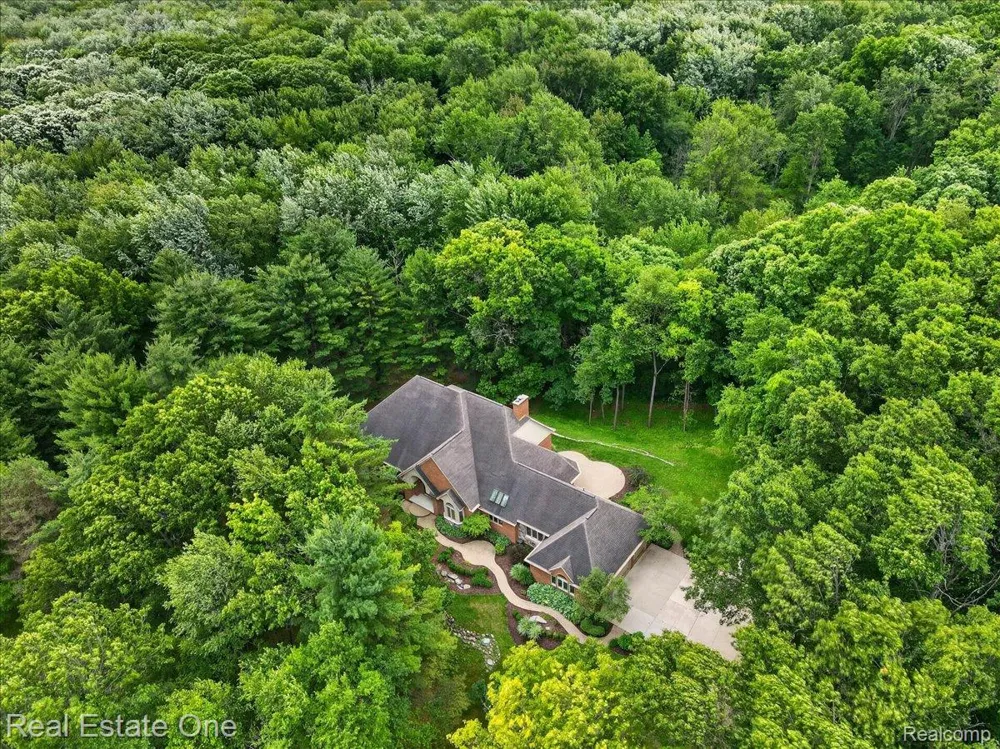 425 Courtney Road Addison Township, MI 48367