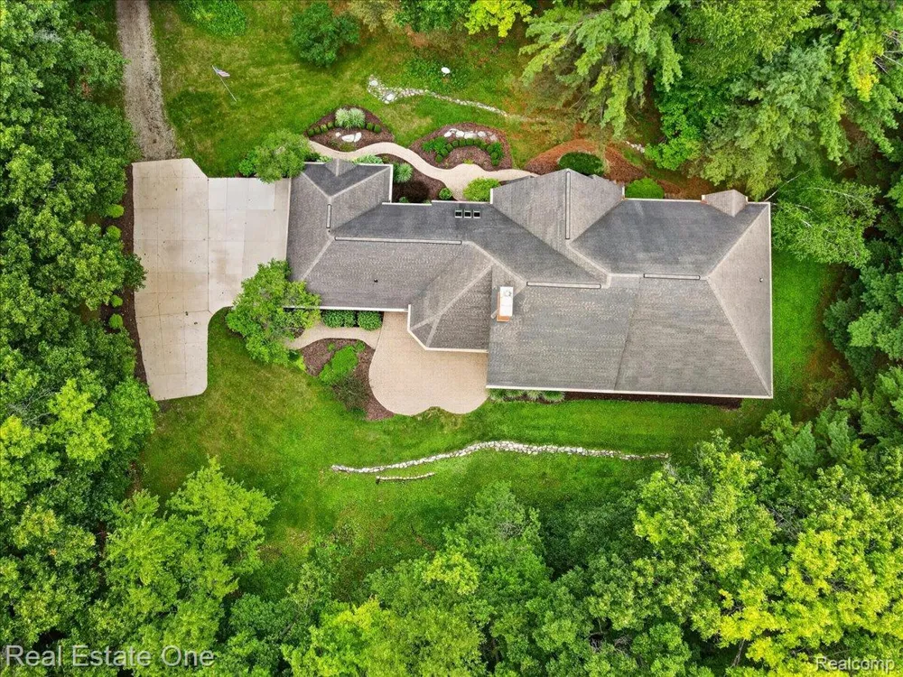 425 Courtney Road Addison Township, MI 48367