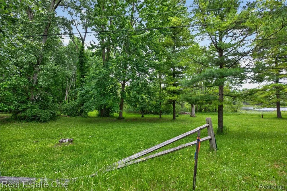 425 Courtney Road Addison Township, MI 48367